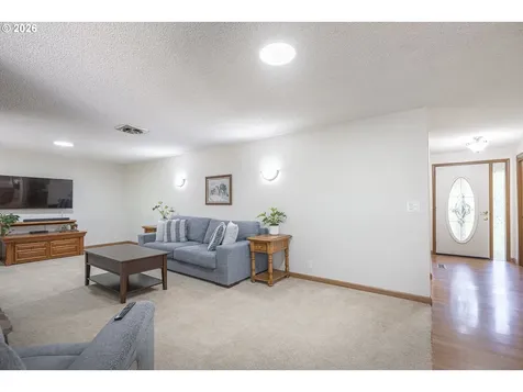 546 Bonnie Court NW Salem OR 97304