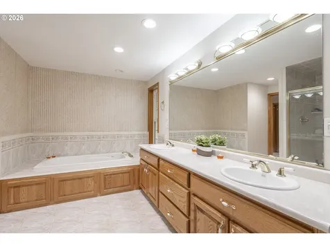 546 Bonnie Court NW Salem OR 97304