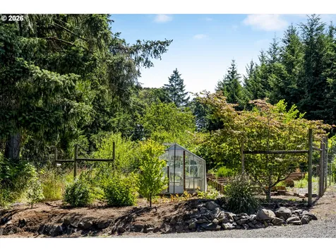 17340 NE Woodland Loop Road Yamhill OR 97148