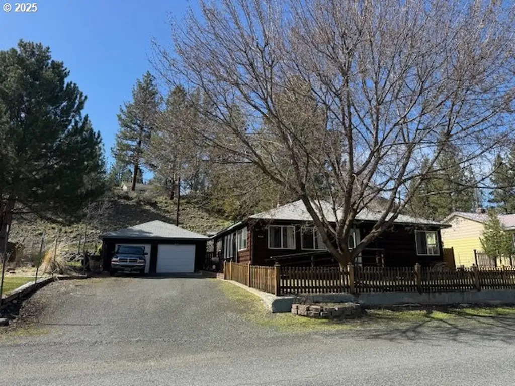 207 N Humbolt Street Canyon City OR 97820