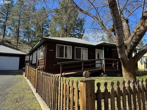 207 N Humbolt Street Canyon City OR 97820