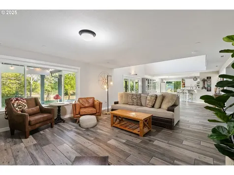 4555 NE 242nd Avenue Vancouver WA 98682