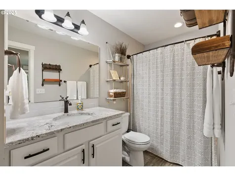 4555 NE 242nd Avenue Vancouver WA 98682