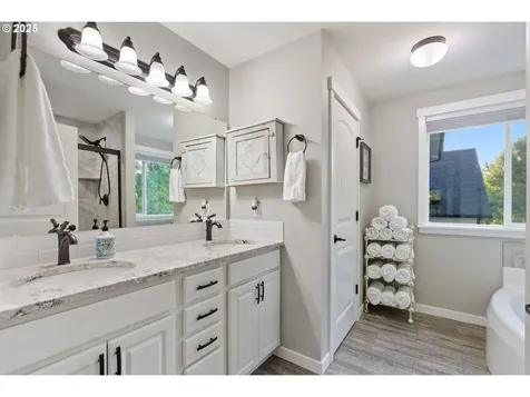 4555 NE 242nd Avenue Vancouver WA 98682