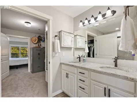 4555 NE 242nd Avenue Vancouver WA 98682
