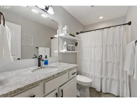4555 NE 242nd Avenue Vancouver WA 98682