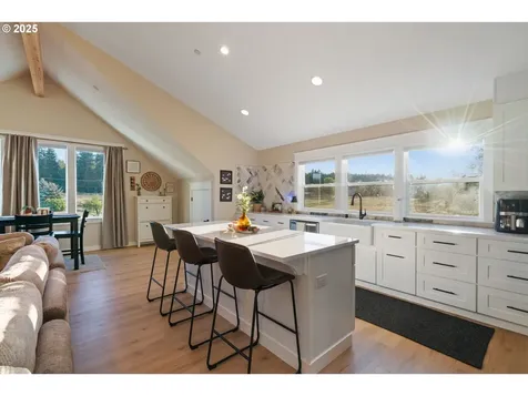 4555 NE 242nd Avenue Vancouver WA 98682