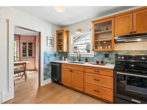 5930 SE 18th Avenue Portland OR 97202