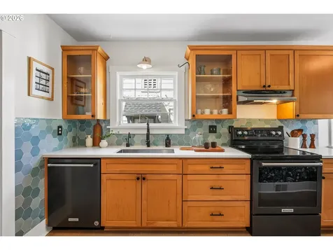 5930 SE 18th Avenue Portland OR 97202