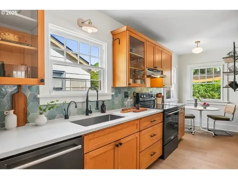 5930 SE 18th Avenue Portland OR 97202