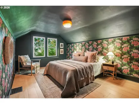 5930 SE 18th Avenue Portland OR 97202