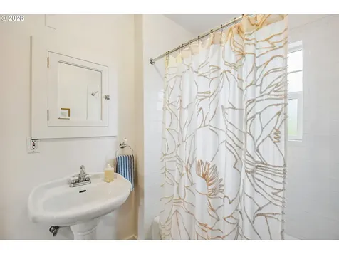 5930 SE 18th Avenue Portland OR 97202