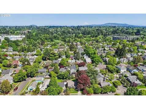 5930 SE 18th Avenue Portland OR 97202