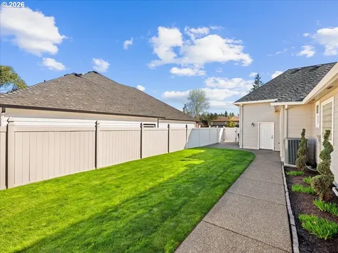 1683 Olympia Court NW Salem OR 97304