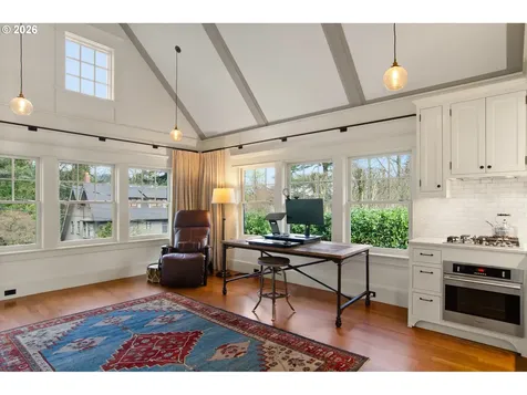 2023 SW Montgomery Drive Portland OR 97201