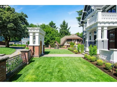 2023 SW Montgomery Drive Portland OR 97201