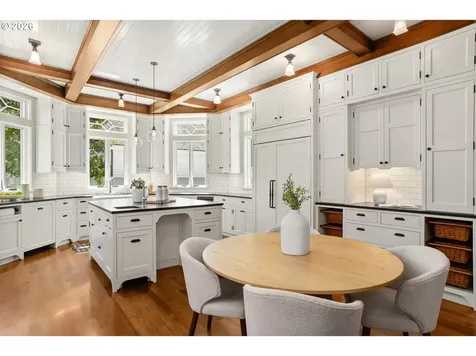 2023 SW Montgomery Drive Portland OR 97201