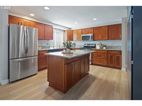 8720 SW Suffolk Court Beaverton OR 97008