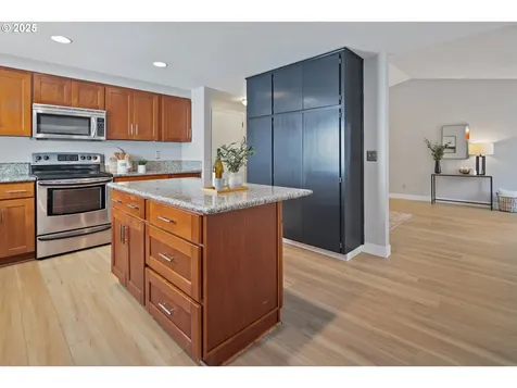 8720 SW Suffolk Court Beaverton OR 97008