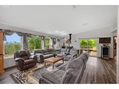 17205 Oakdale Road Dallas OR 97338