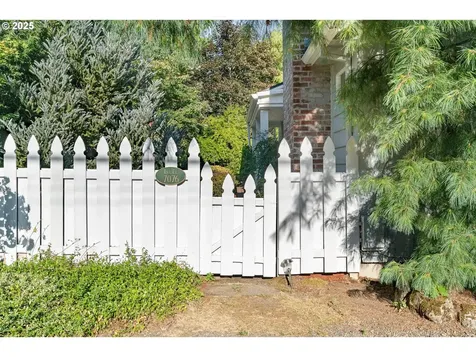 7076 SW Rice Court Portland OR 97223