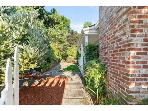 7076 SW Rice Court Portland OR 97223