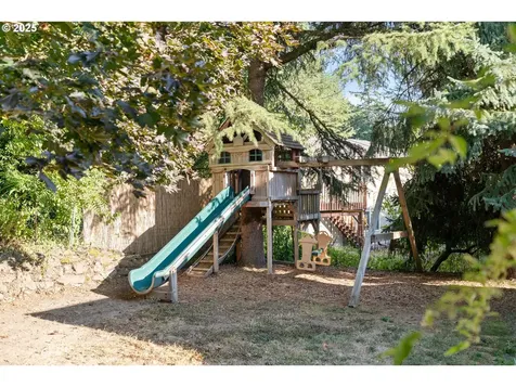7076 SW Rice Court Portland OR 97223