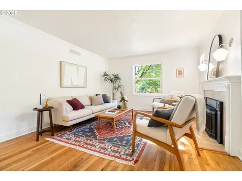 7076 SW Rice Court Portland OR 97223