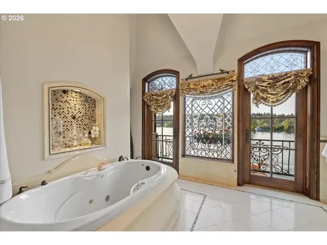 1527 Lake Front Road Lake Oswego OR 97034
