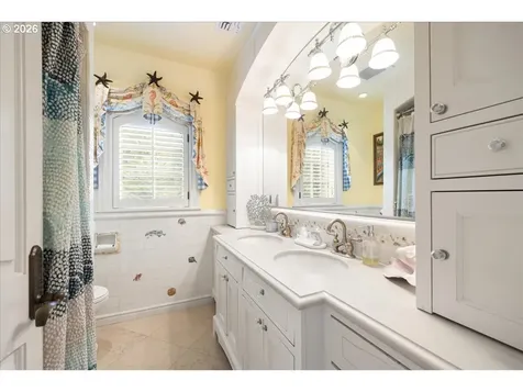 1527 Lake Front Road Lake Oswego OR 97034