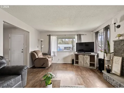 1004 Oak Street Kelso WA 98626