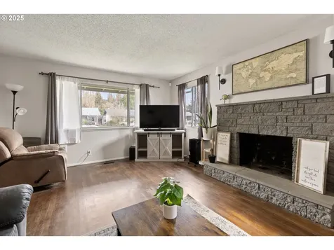 1004 Oak Street Kelso WA 98626