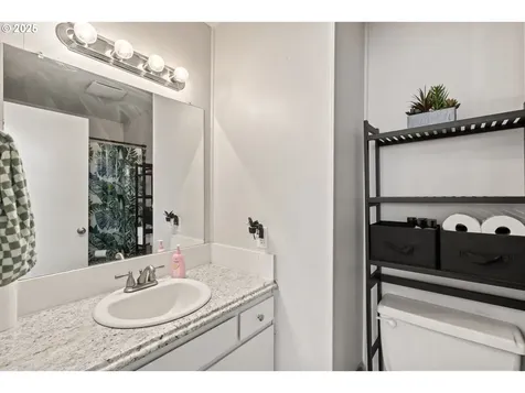 1004 Oak Street Kelso WA 98626