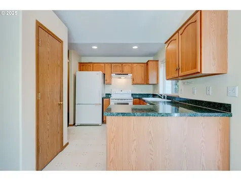 4736 SE Rex Drive Portland OR 97206