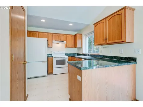4736 SE Rex Drive Portland OR 97206