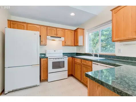 4736 SE Rex Drive Portland OR 97206