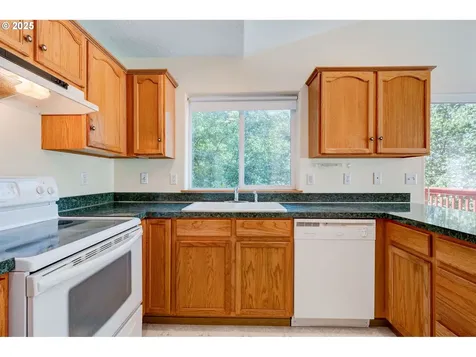 4736 SE Rex Drive Portland OR 97206