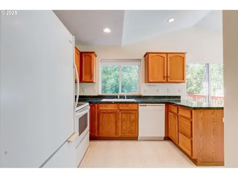 4736 SE Rex Drive Portland OR 97206