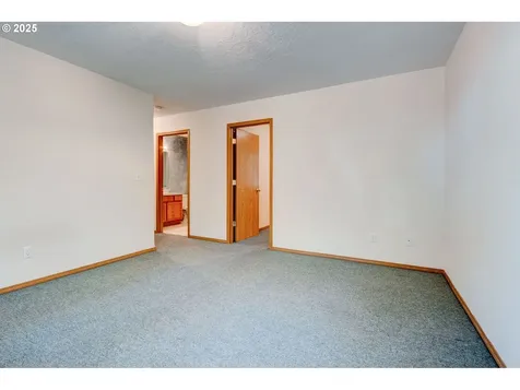 4736 SE Rex Drive Portland OR 97206