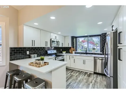 2564 NE Laura Street Hillsboro OR 97124