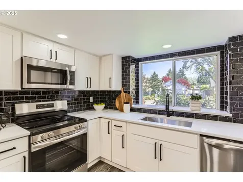 2564 NE Laura Street Hillsboro OR 97124