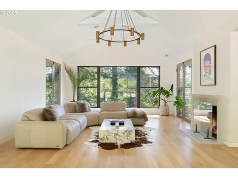 5202 SW Burton Drive Portland OR 97221