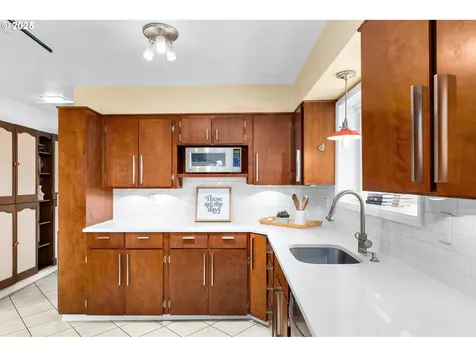6031 SW Haines Street Portland OR 97219