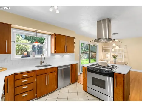 6031 SW Haines Street Portland OR 97219