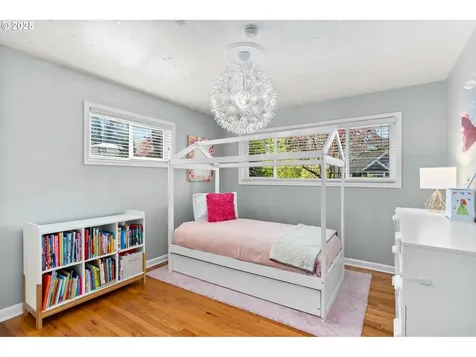 6031 SW Haines Street Portland OR 97219