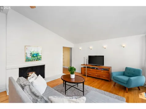 6031 SW Haines Street Portland OR 97219