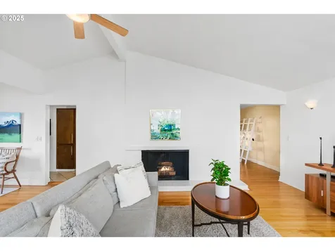 6031 SW Haines Street Portland OR 97219