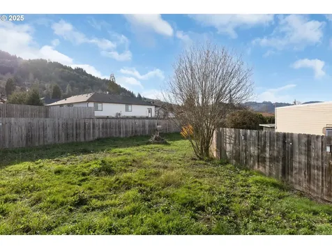 830 W Kenwood Street Roseburg OR 97471