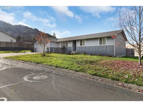 830 W Kenwood Street Roseburg OR 97471