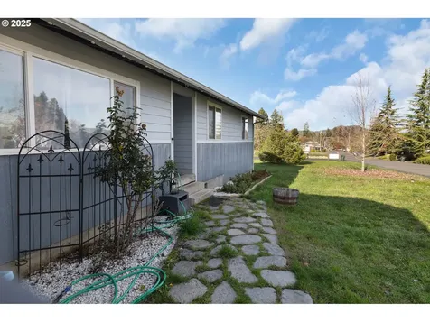 830 W Kenwood Street Roseburg OR 97471